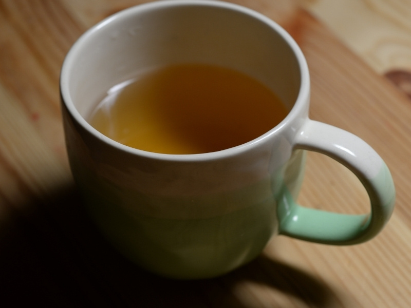 Cách uống lá trà xanh tươi đúng cách là sau ăn 30-60 phút