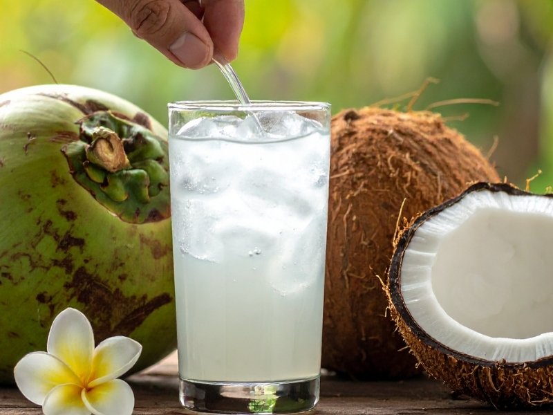 Cách uống uống nước dừa chuẩn
