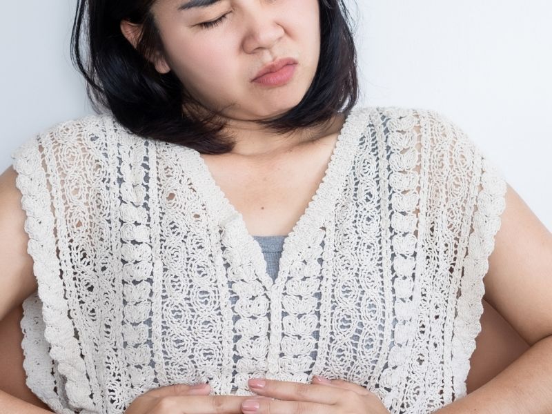 Giải đáp thắc mắc uống nước dừa có bị đầy bụng không, ta biết triệu chứng này thường gặp ở những người có hệ tiêu hóa nhạy cảm