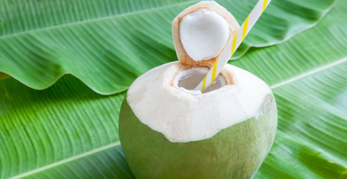 Huyết áp cao uống nước dừa được không