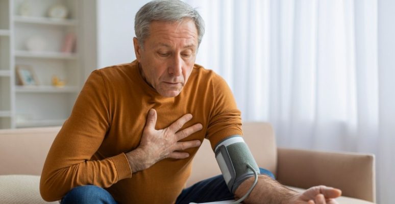 Làm gì khi huyết áp cao đột ngột? 7 cách ổn định nhanh tại nhà