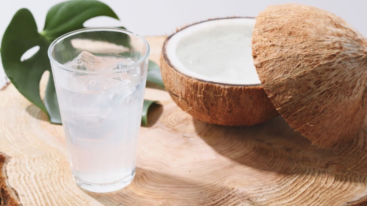 Uống nước dừa có đầy bụng không? Giải đáp & lưu ý quan trọng