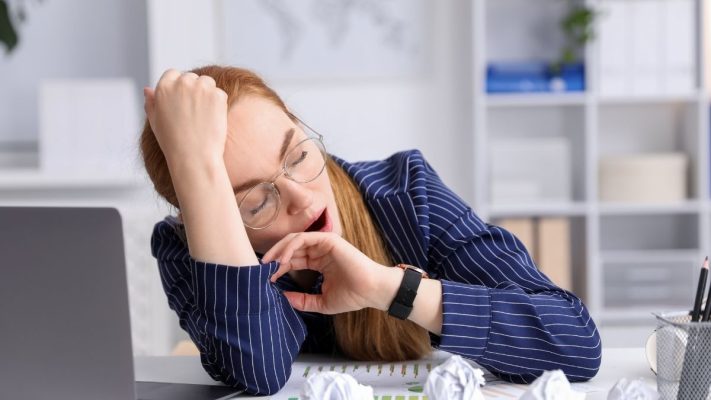 Ngủ đủ giấc mà vẫn buồn ngủ